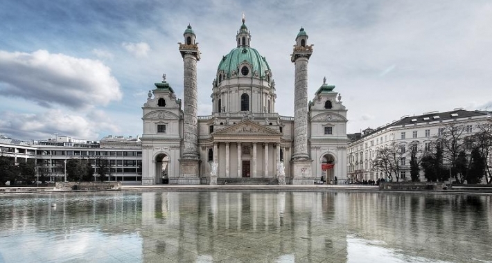 Chiesa di San Carlo Borromeo (Karlskirche). Vienna