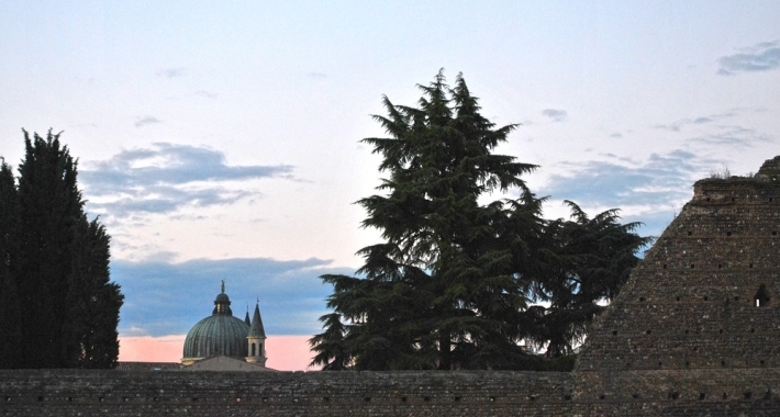 Cupola del Duomo vista dal Castello scaligero. Villafranca di Verona