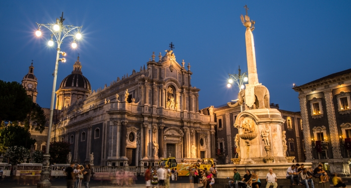 Catania, la Fontana dell'Elefante e il Duomo