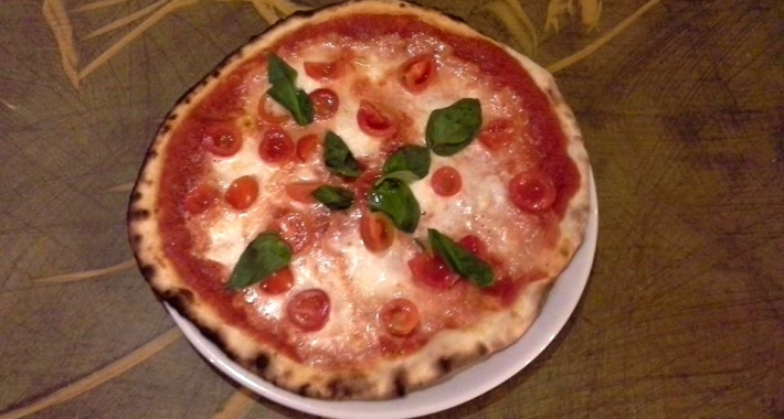 Pizza bufala D.O.C. del Ristorante Pizzeria Porto di Mare