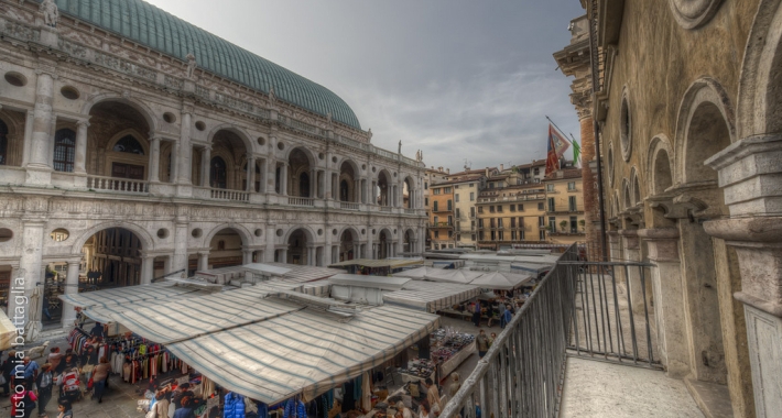 Piazza dei Signori in a "market" day