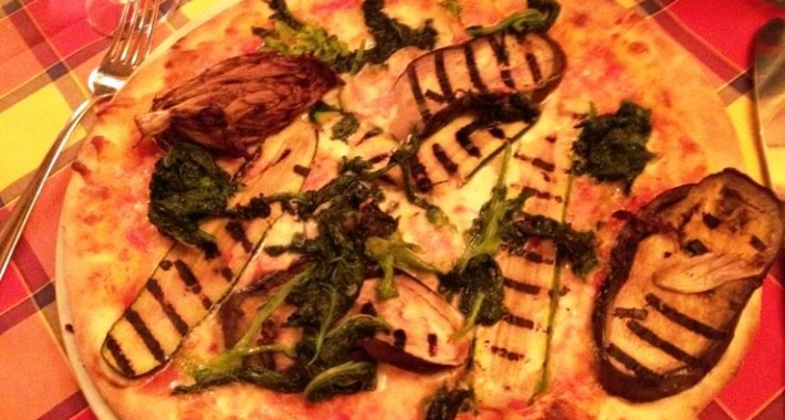 Pizza con Melanzane e Spinaci