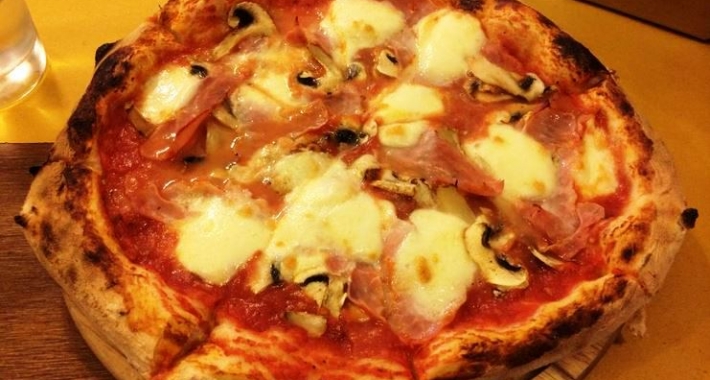 Pizza prosciutto e funghi
