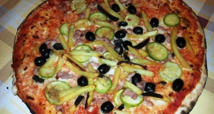 Pizza olive e zucchine