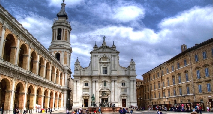 Loreto, Piazza della Basilica