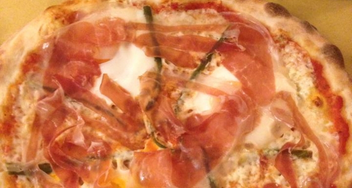 Pizza con prosciutto