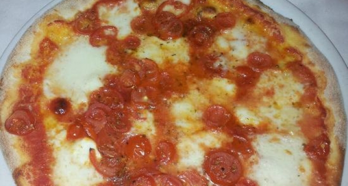 Pizza con pomodorini 