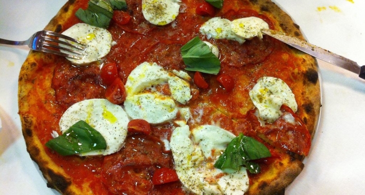 pizza con mozzarella