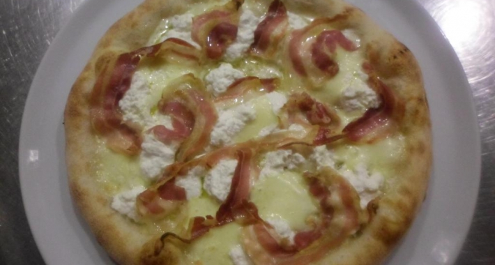 pizza con pancetta