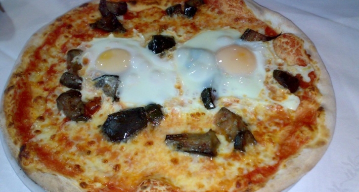 Pizza funghi e uova