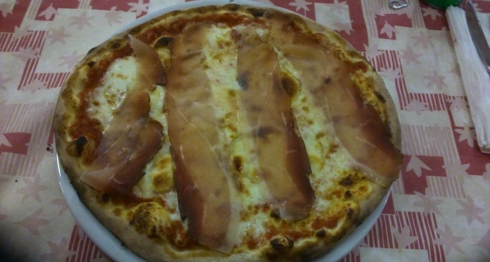 Pizza con prosciutto