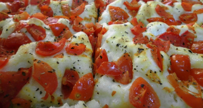 Pizza con pomodorini 