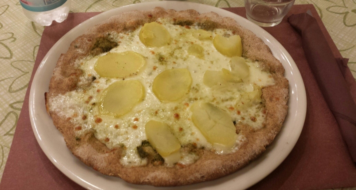 Pizza patate e pesto