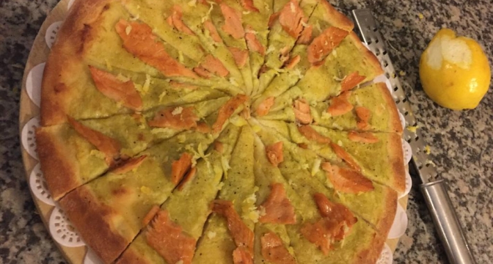 Pizza con porri e salmone