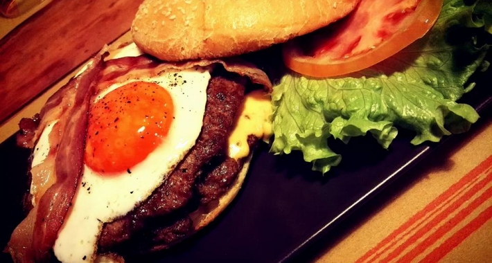 Double Egg Burger da Pizza-Burger di Bertinoro