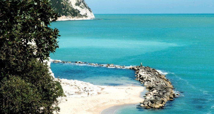 Sirolo, la spiaggia incontaminata