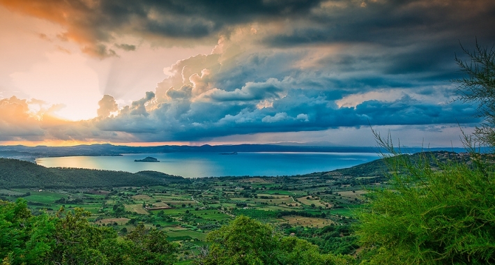 Lago di Bolsena al tramonto