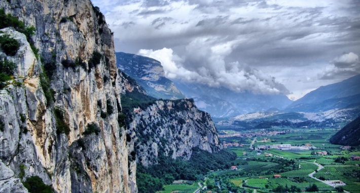 La valle attorno a Riva del Garda