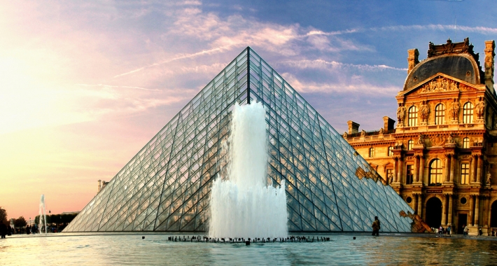 La Piramide del Louvre, Parigi, Francia