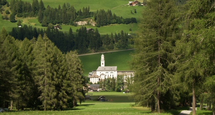 Chiesa di Sesto, vista da Casella di Sesto.