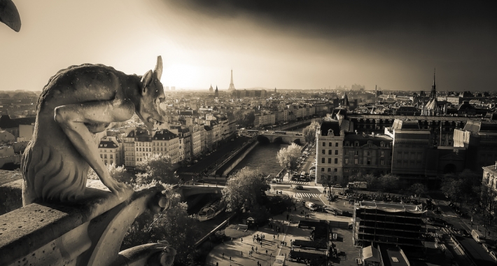 Gargoyles osservano Parigi