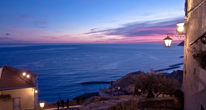 Vista del mare da Cervo al tramonto