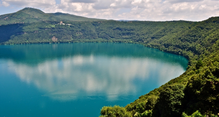 Veduta del Lago di Albano da Castel Gandolfo