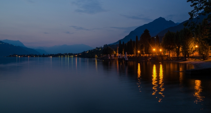 Lago di Como di notte