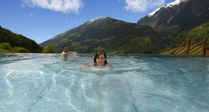 Piscina esterna riscaldata dell'Hotel Andreus, San Leonardo in Passiria